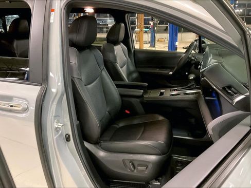 Used 2024 Toyota Sienna XLE Woodland Edition image 8