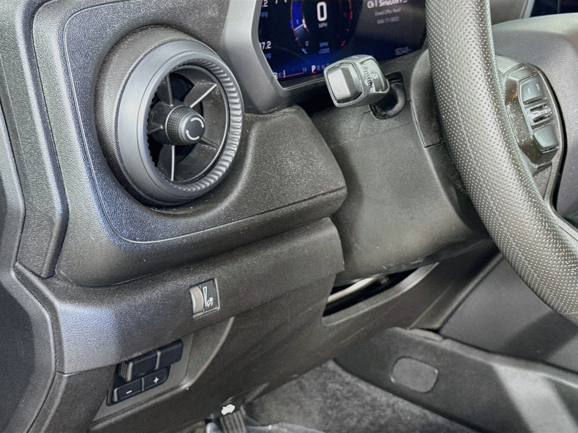 Used 2025 Chevrolet Colorado W/T w/ Advanced Trailering Package RWD image 12