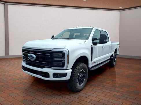 Used 2026 Ford F350 Platinum w/ Tremor Off-Road Package AWD/4WD image 4
