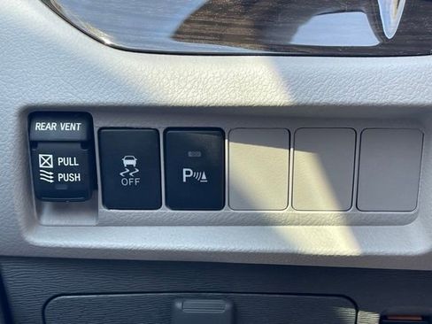 Used 2020 Toyota Sienna XLE image 17