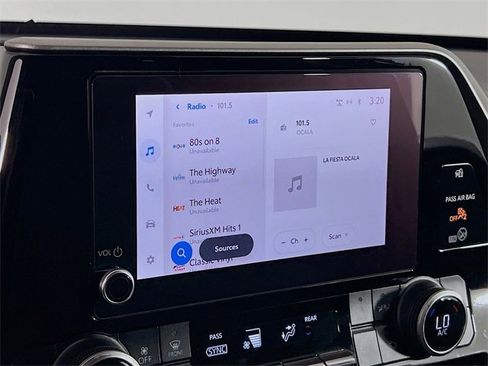 Used 2024 Toyota Highlander LE image 13