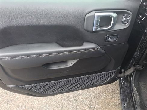 Used 2023 Jeep Gladiator Overland image 13