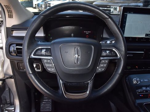 Used 2022 Lincoln Nautilus FWD w/ Premium Package image 22