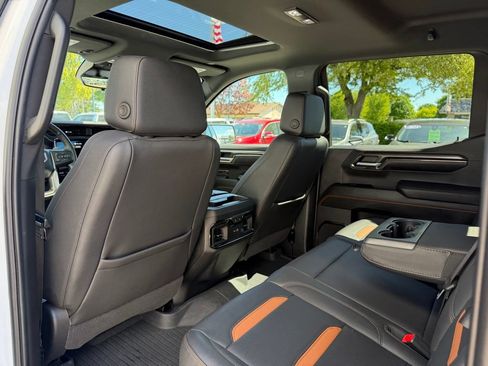 Certified 2025 GMC Sierra 1500 AT4 w/ AT4 Premium Package AWD/4WD image 11