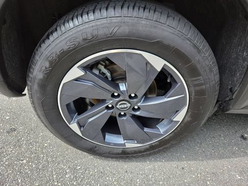 Certified 2024 Nissan Rogue SV FWD image 12