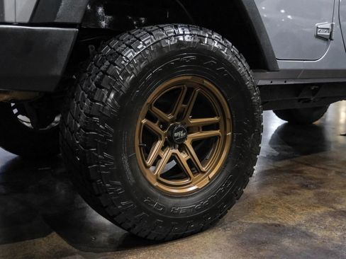 Used 2018 Jeep Wrangler Unlimited Sport S AWD/4WD image 48