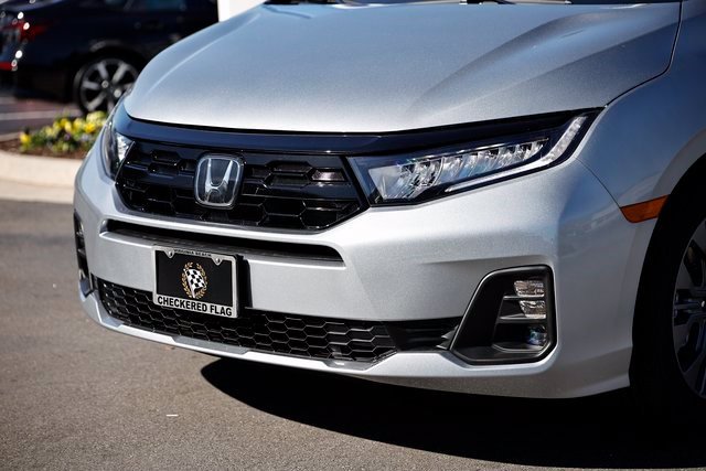 New 2027 Honda Odyssey Touring image 3