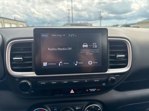 Used 2023 Hyundai Venue SE FWD image 15