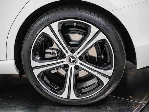 Used 2025 Mercedes-Benz C 300 Sedan image 10