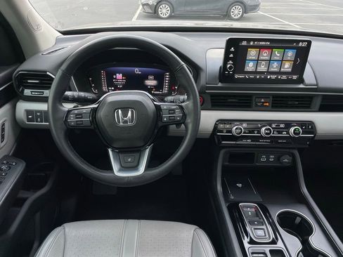 Used 2023 Honda Pilot Elite image 11