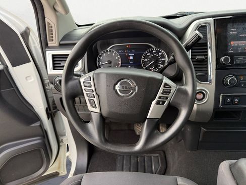 Used 2021 Nissan Titan SV image 12