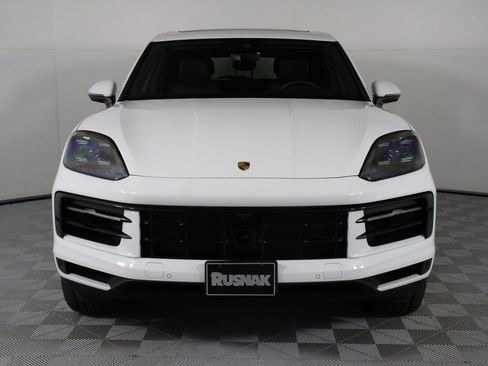 Certified 2025 Porsche Cayenne image 10