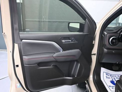 Used 2024 Chevrolet Colorado Z71 w/ Z71 Convenience Package 2 AWD/4WD image 9