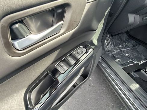 New 2026 Nissan Pathfinder SL w/ SL Premium Package AWD/4WD image 13