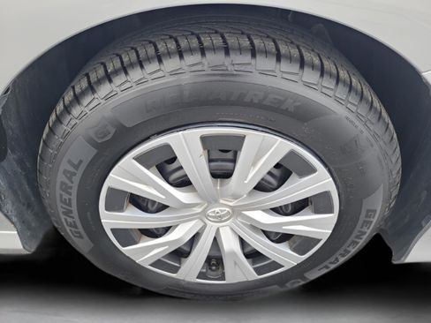 Certified 2020 Toyota Camry LE image 17