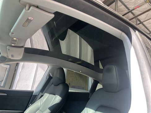 Used 2024 Tesla Model Y Long Range AWD/4WD image 4