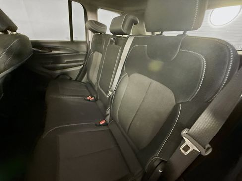 Used 2023 Jeep Grand Cherokee Laredo image 27