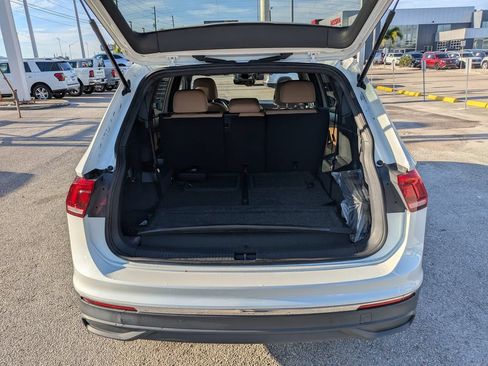 Certified 2023 Volkswagen Tiguan SE FWD image 9