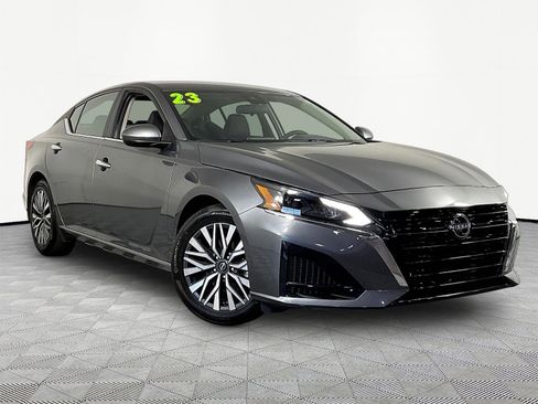 Used 2023 Nissan Altima 2.5 SV FWD image 3