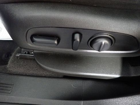 Used 2021 Chevrolet Equinox LT image 24