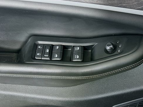 Used 2023 Jeep Grand Cherokee Limited AWD/4WD image 15