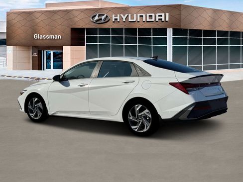 New 2025 Hyundai Elantra SEL image 4