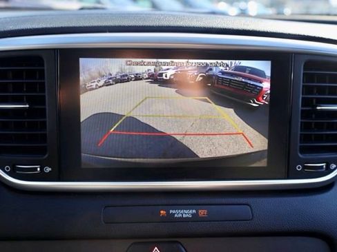 Used 2022 Kia Sportage LX image 3