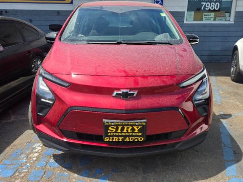 Used 2022 Chevrolet Bolt LT FWD image 3