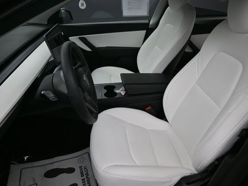 Used 2022 Tesla Model Y Long Range AWD/4WD image 27