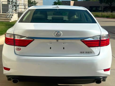 Used 2014 Lexus ES 350 w/ Luxury Package FWD image 10