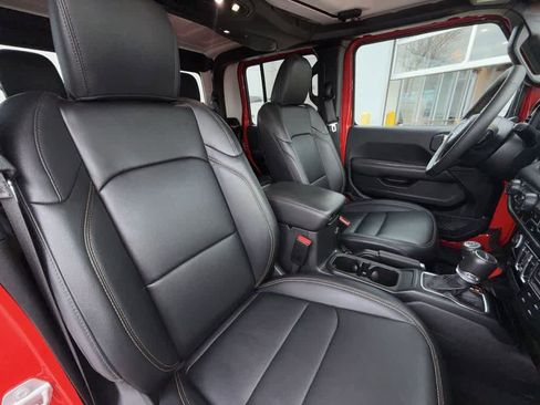 Used 2025 Jeep Gladiator Sport image 14