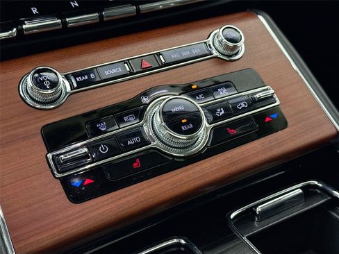 Used 2022 Lincoln Aviator Reserve AWD/4WD image 26
