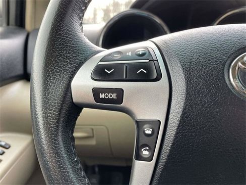 Used 2013 Toyota Highlander Plus image 25