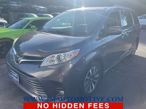 Used 2019 Toyota Sienna XLE w/ Carpet Mat Package AWD/4WD image 2