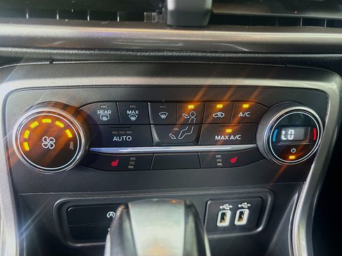 Used 2019 Ford EcoSport SE w/ SE Convenience Package FWD image 16