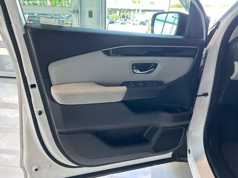 Used 2023 Honda Pilot LX image 14