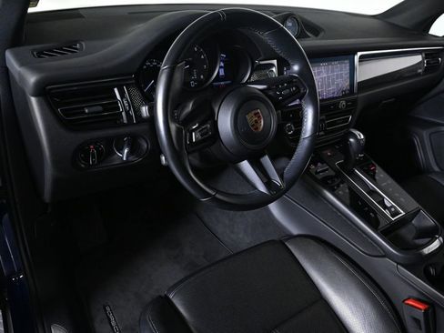 Certified 2024 Porsche Macan S AWD/4WD image 4