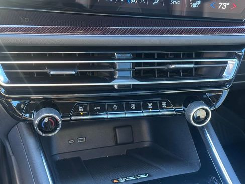 Used 2025 Chevrolet Traverse Z71 image 15