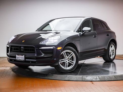 Used 2025 Porsche Macan image 1