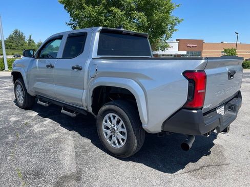 Used 2025 Toyota Tacoma SR AWD/4WD image 4