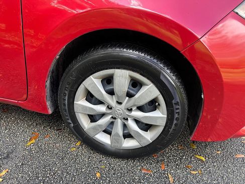 Used 2015 Toyota Corolla LE image 19