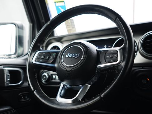 Used 2020 Jeep Wrangler Unlimited Sahara image 18