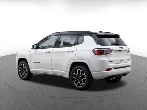 Used 2025 Jeep Compass Trailhawk AWD/4WD image 7