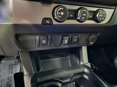 Used 2020 Toyota Tacoma SR5 image 30