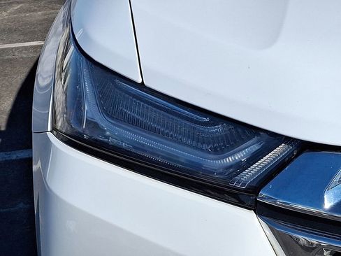 Certified 2024 Chevrolet Traverse LT w/ Rear Camera Mirror Package image 9