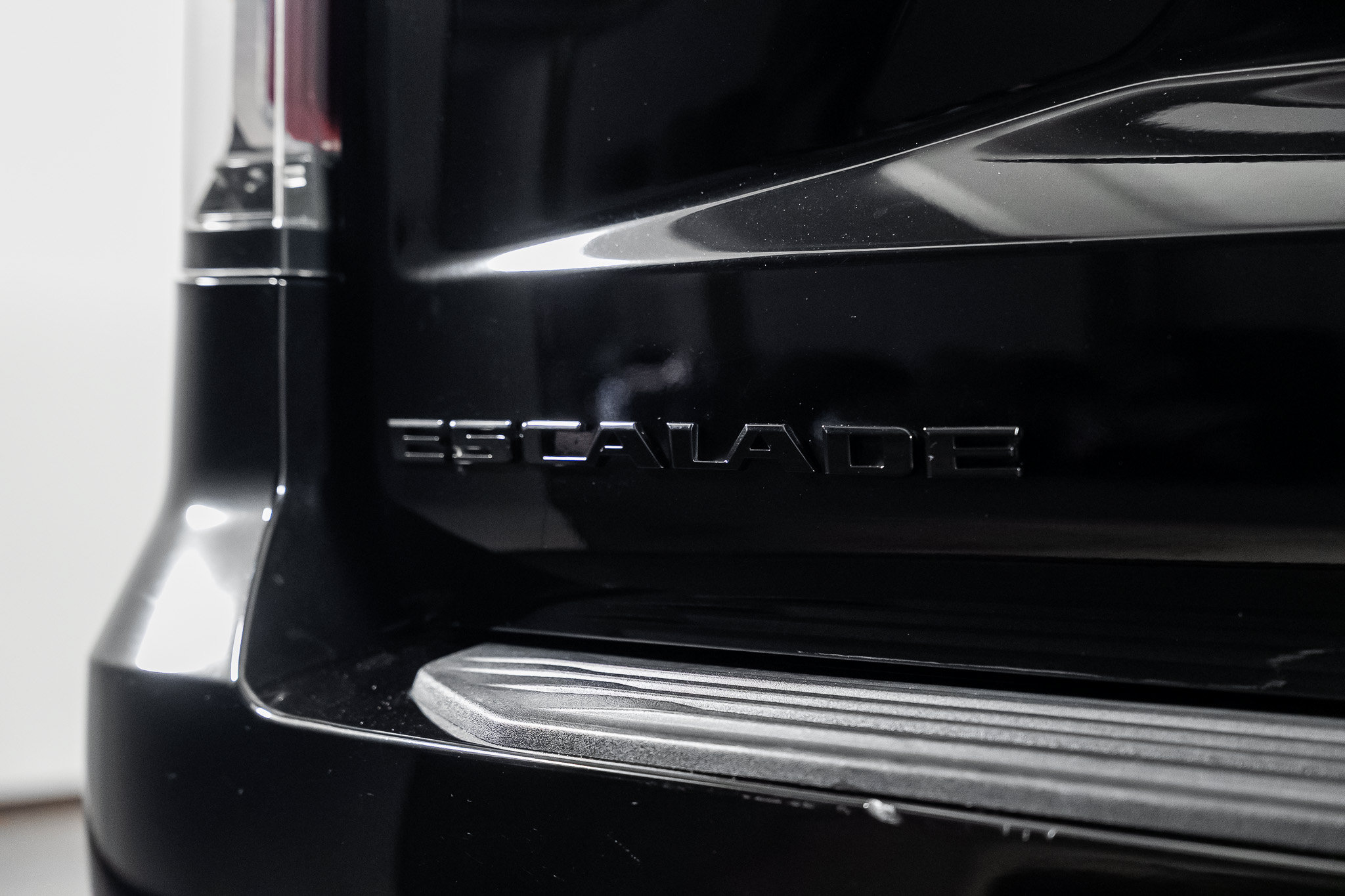 Used 2021 Cadillac Escalade Premium Luxury w/ LPO, Radiant Package AWD/4WD image 26