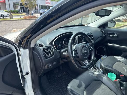 Used 2019 Jeep Compass Altitude image 10