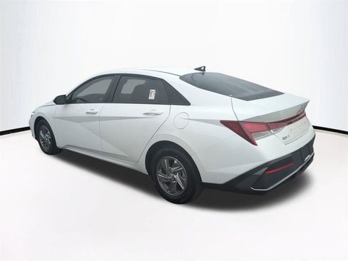 New 2026 Hyundai Elantra SE image 7