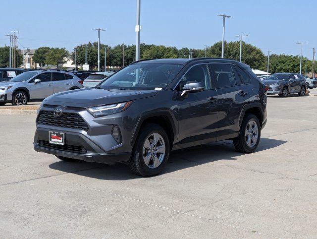 Used 2025 Toyota RAV4 XLE FWD image 9