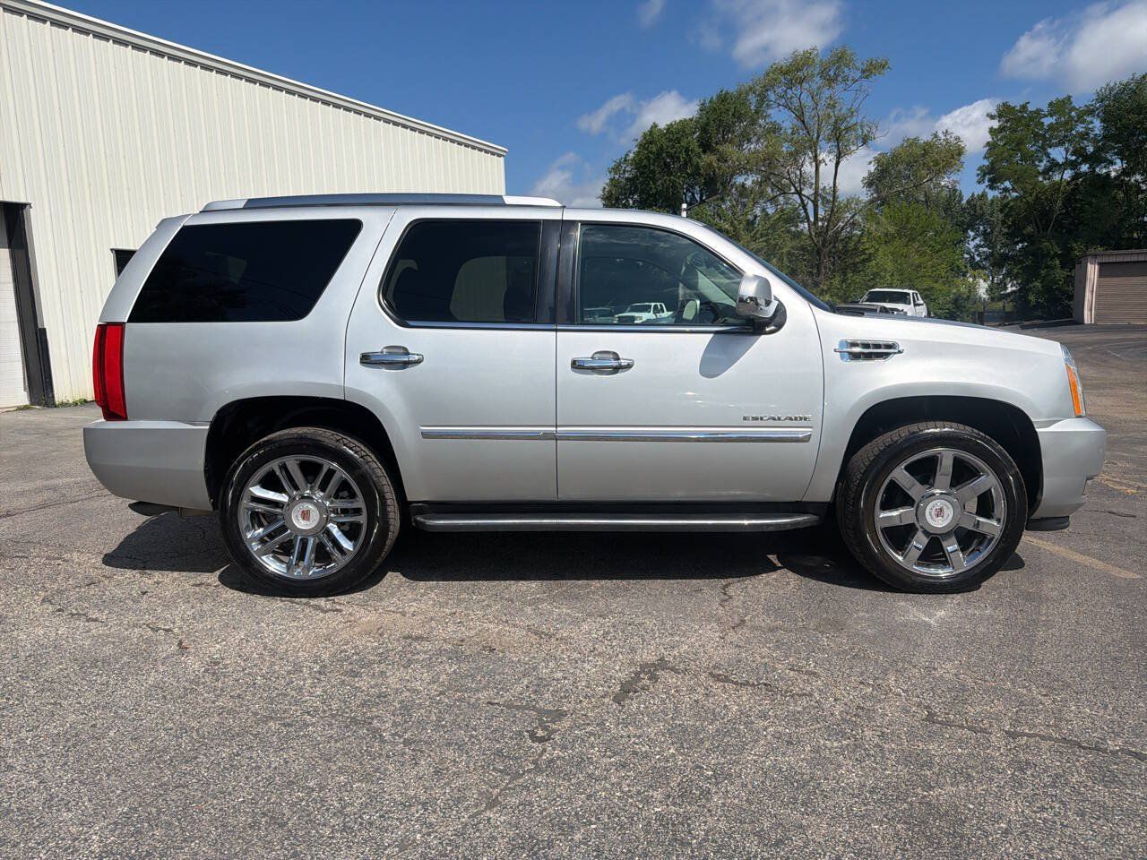 Used 2013 Cadillac Escalade Luxury AWD/4WD image 7